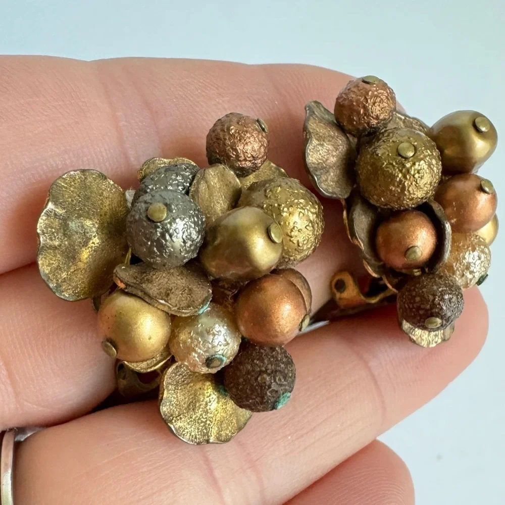 Vintage Eugene Cluster Earrings Clip On Beaded‎ Brass Copper Faux Pearls Signed